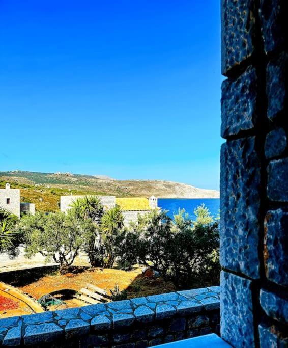 Vila Cozy Cliff Tower W/ Breathtaking Sea Views Agios Georgios Minas Exteriér fotografie