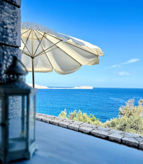 Vila Cozy Cliff Tower W/ Breathtaking Sea Views Agios Georgios Minas Exteriér fotografie