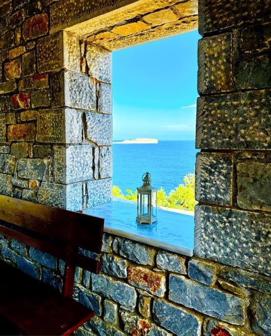 Vila Cozy Cliff Tower W/ Breathtaking Sea Views Agios Georgios Minas Exteriér fotografie