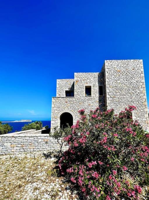 Vila Cozy Cliff Tower W/ Breathtaking Sea Views Agios Georgios Minas Exteriér fotografie