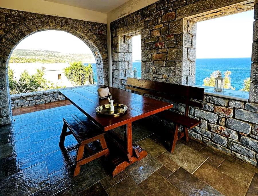 Vila Cozy Cliff Tower W/ Breathtaking Sea Views Agios Georgios Minas Exteriér fotografie