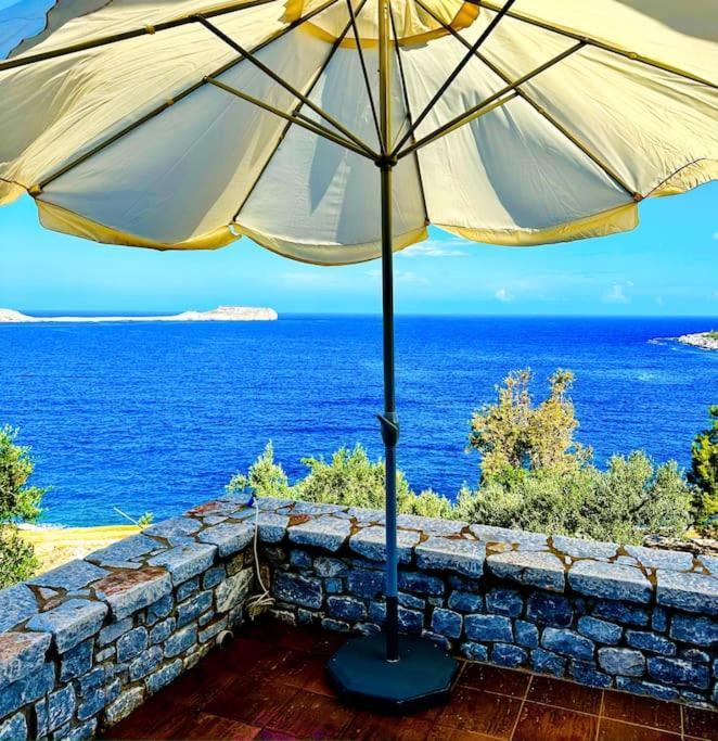 Vila Cozy Cliff Tower W/ Breathtaking Sea Views Agios Georgios Minas Exteriér fotografie